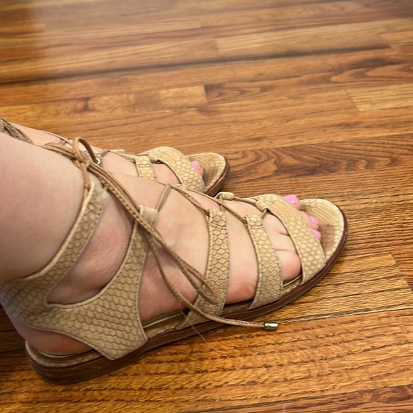 Vince Camuto sandals in good condition - Picture 7 of 15